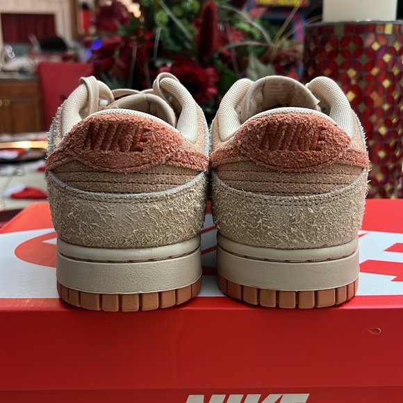 Nike Dunk Low - Picture 2 of 6